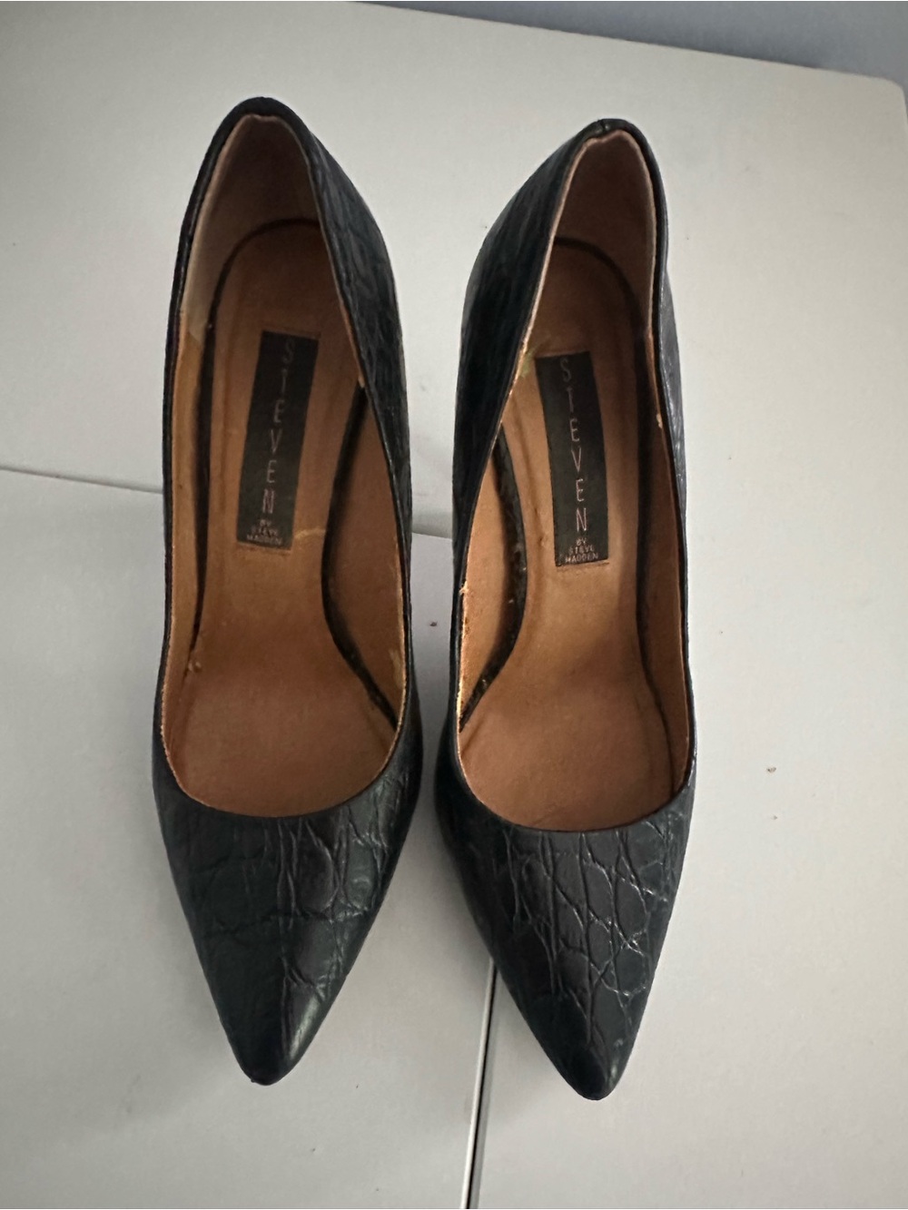 Steve Madden Black Croc-Embossed Pointed Toe Pumps - Black